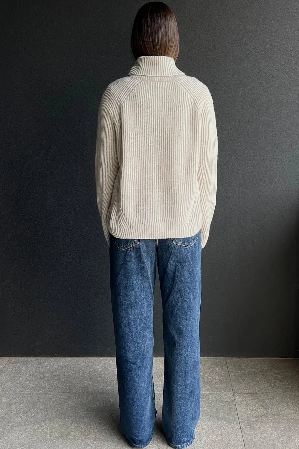 Mia Fratino Ren Rollneck 25919