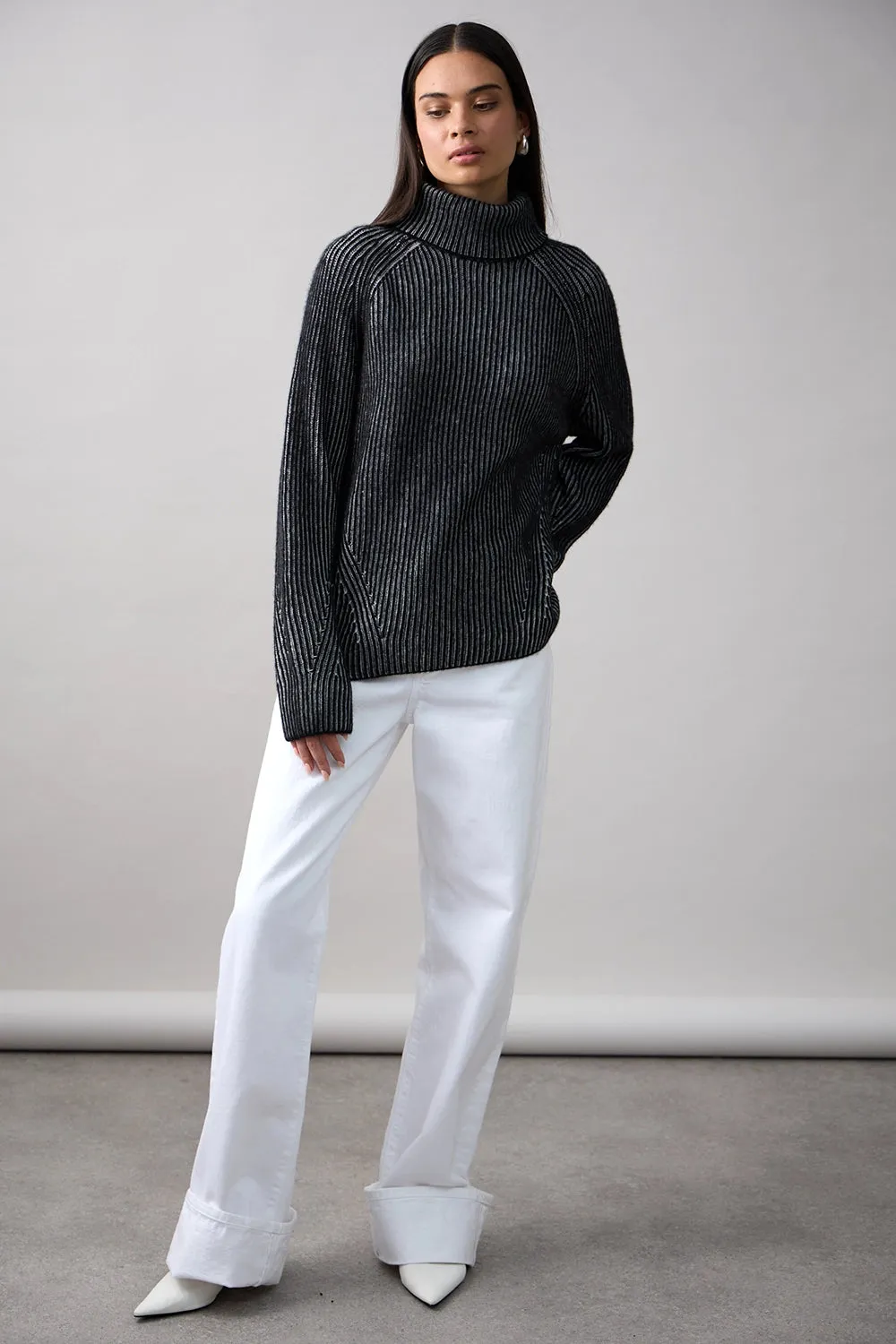Mia Fratino Ren Rollneck 25919