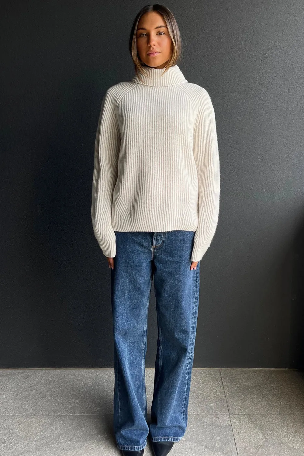 Mia Fratino Ren Rollneck 25919