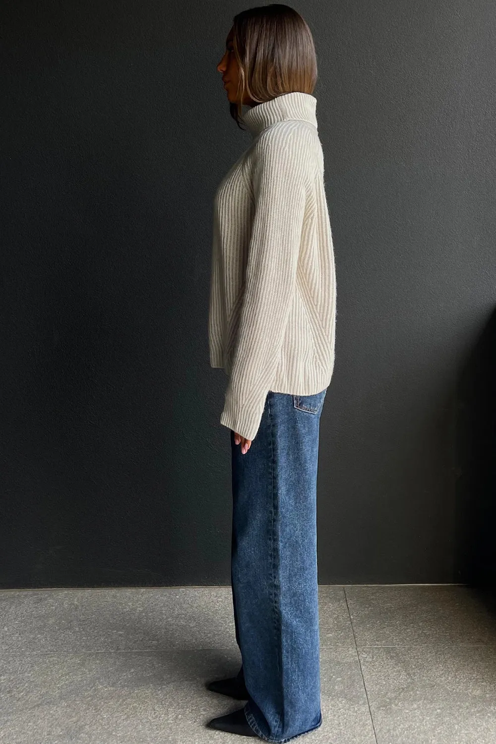 Mia Fratino Ren Rollneck 25919