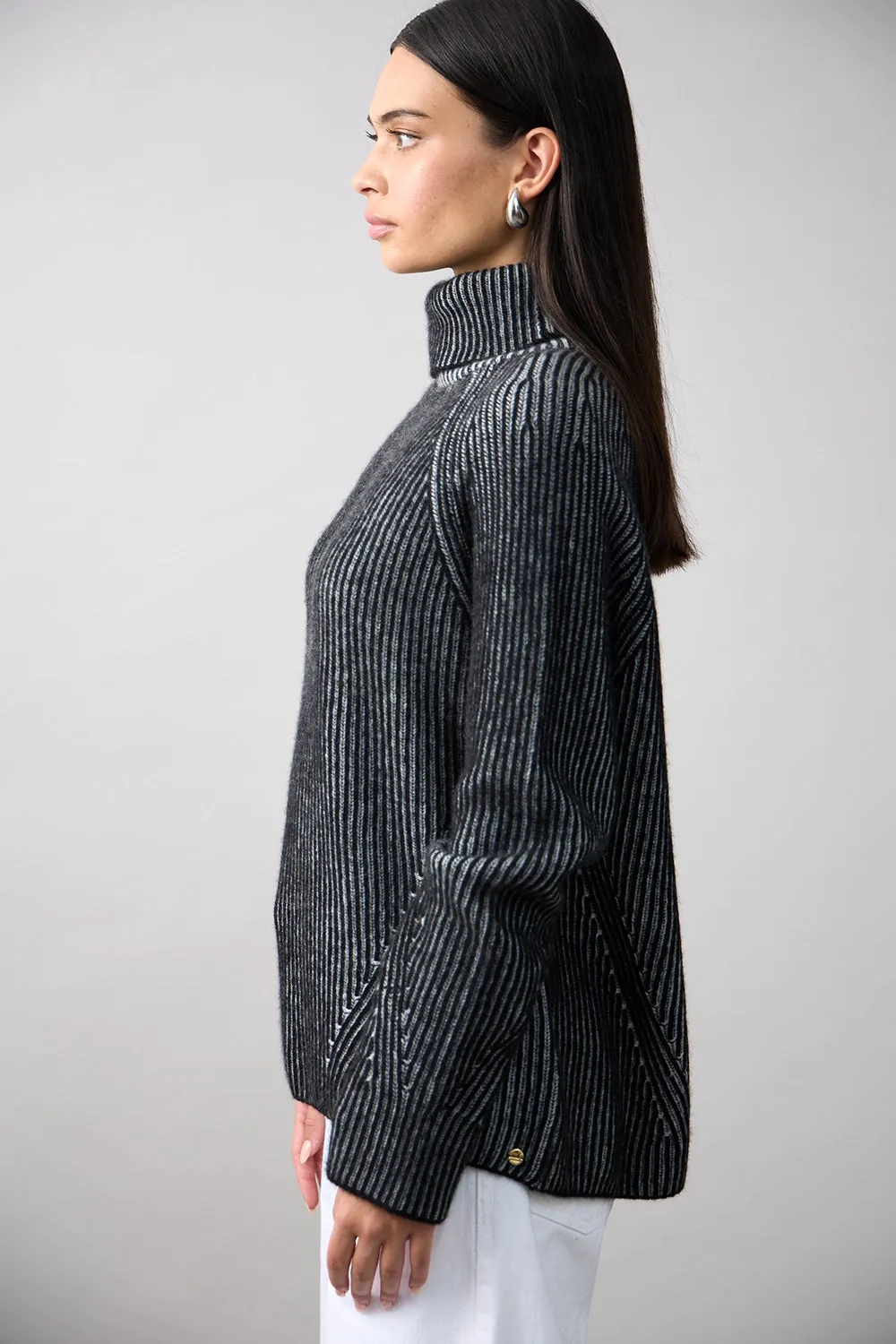 Mia Fratino Ren Rollneck 25919